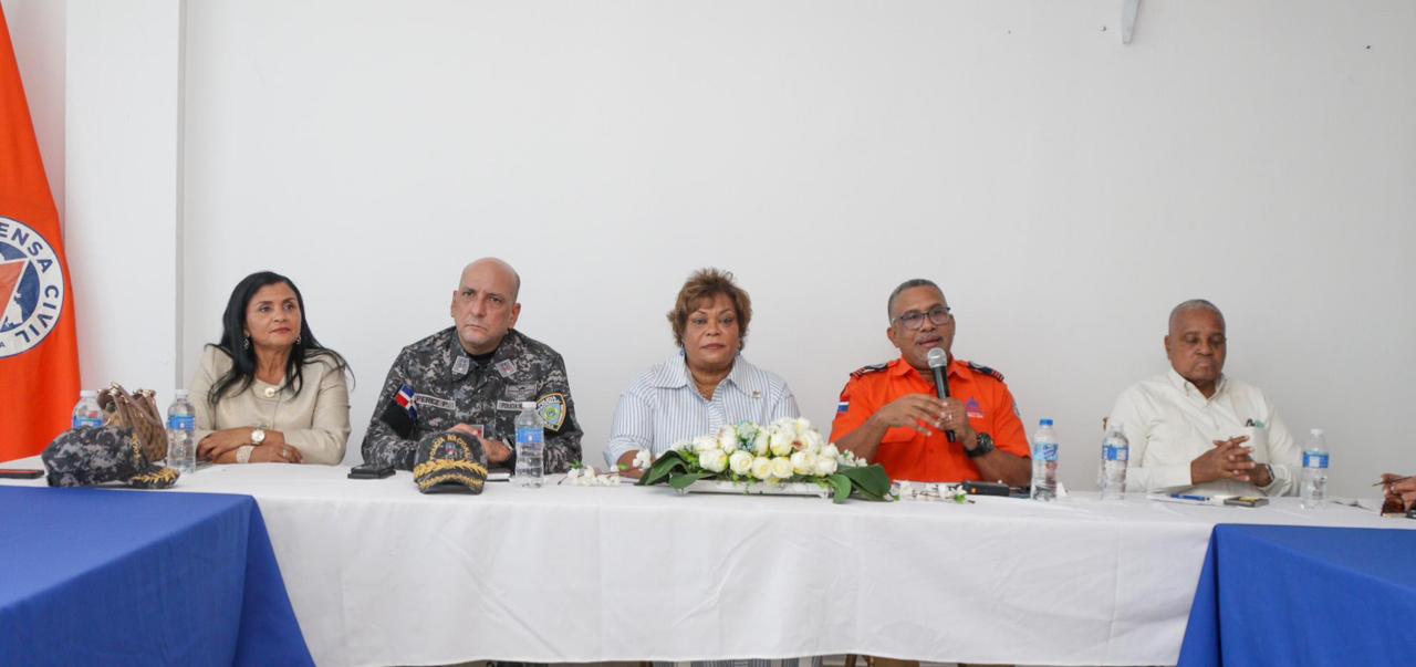 Gobernadora de Santo Domingo lidera plan estratégico para la temporada festiva