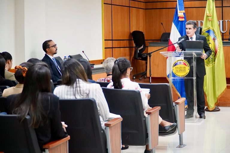 TSE lanza la "Mesa Académica" para fortalecer el debate jurídico