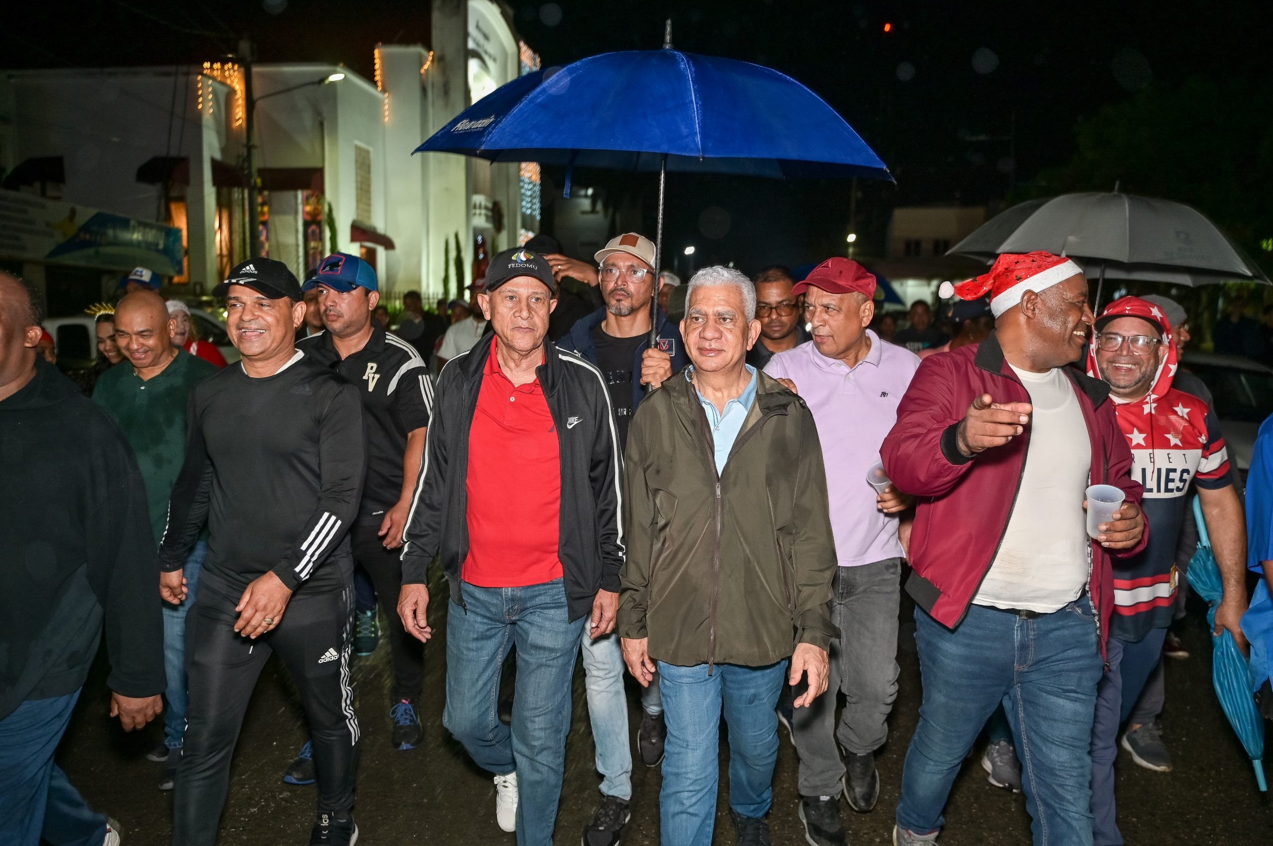 Ricardo de los Santos y Sadoky Duarte Llevan la Magia de la Navidad con Gran Aguinaldo en Sánchez Ramírez