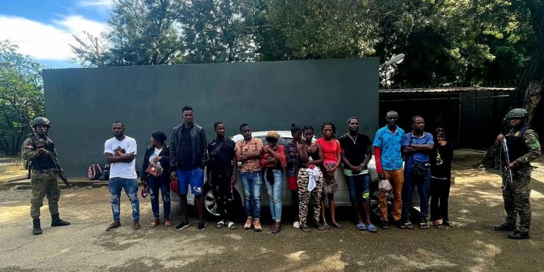 Ejército Detiene a 18 Migrantes Haitianos en Situación Irregular