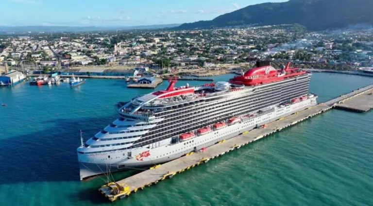 David Collado y Ginnette Bournigal Supervisan Puerto Plata Tras Inundaciones y Reciben a Más de 20 Mil Cruceristas
