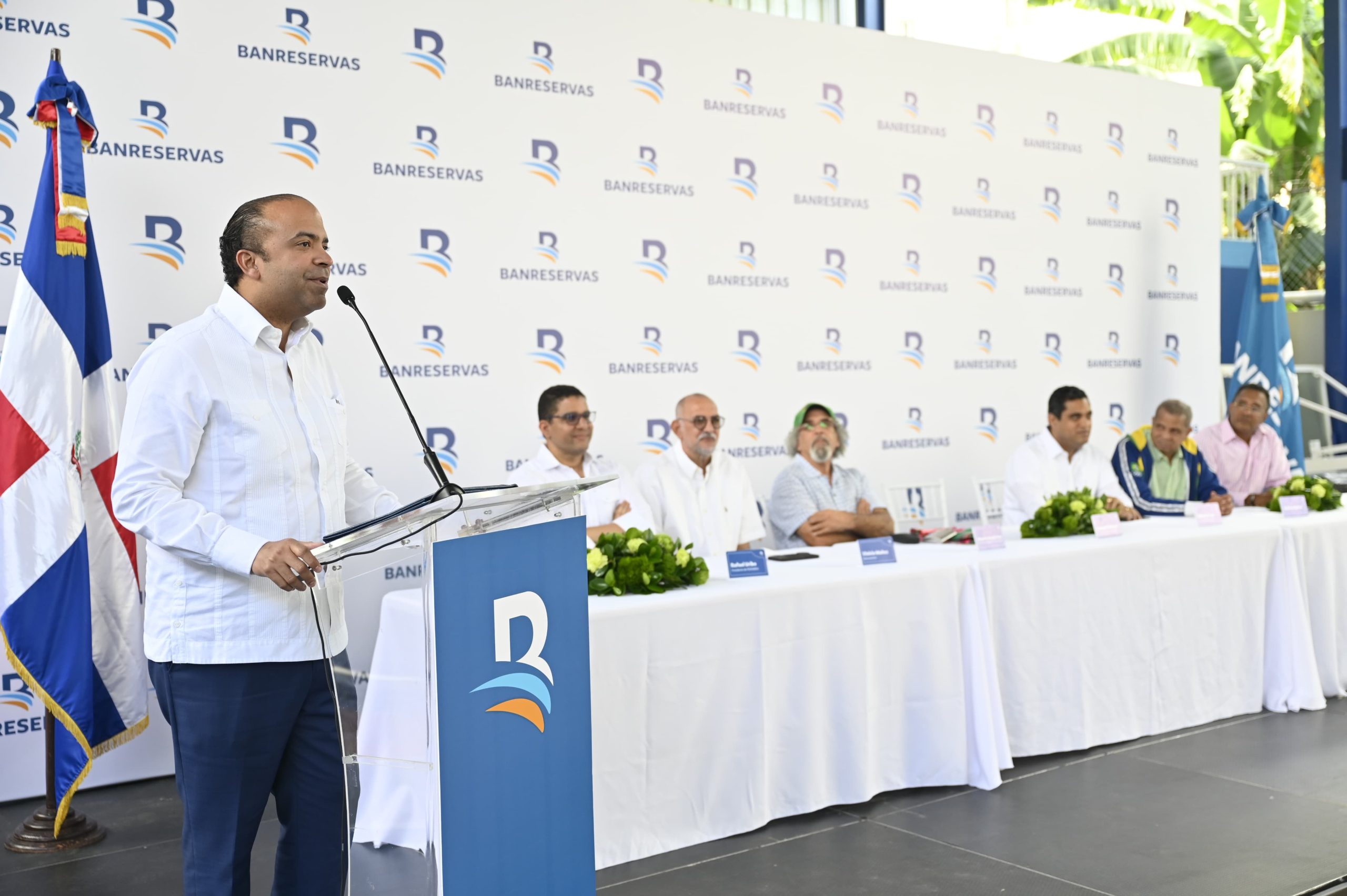 Banreservas y Fundación Padre Rogelio inauguran moderno polideportivo en Villa Juana