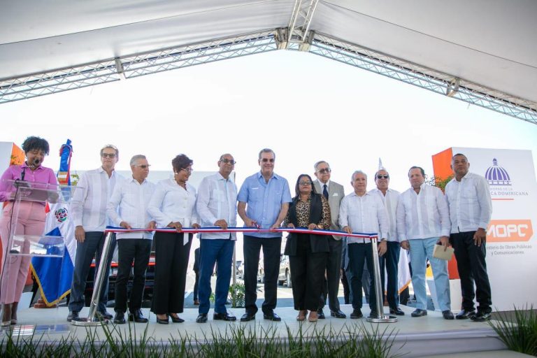 Luis Abinader inaugura un nuevo centro Caipi en Boca Chica