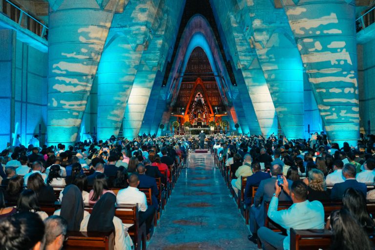 La Basílica de Higüey vibra con el 24º Concierto Altagraciano, un tributo cultural y espiritual liderado por el Banco Popular