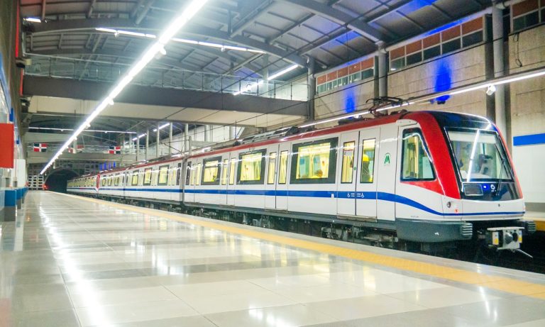 El Metro de Santo Domingo: la batalla silenciosa por los asientos