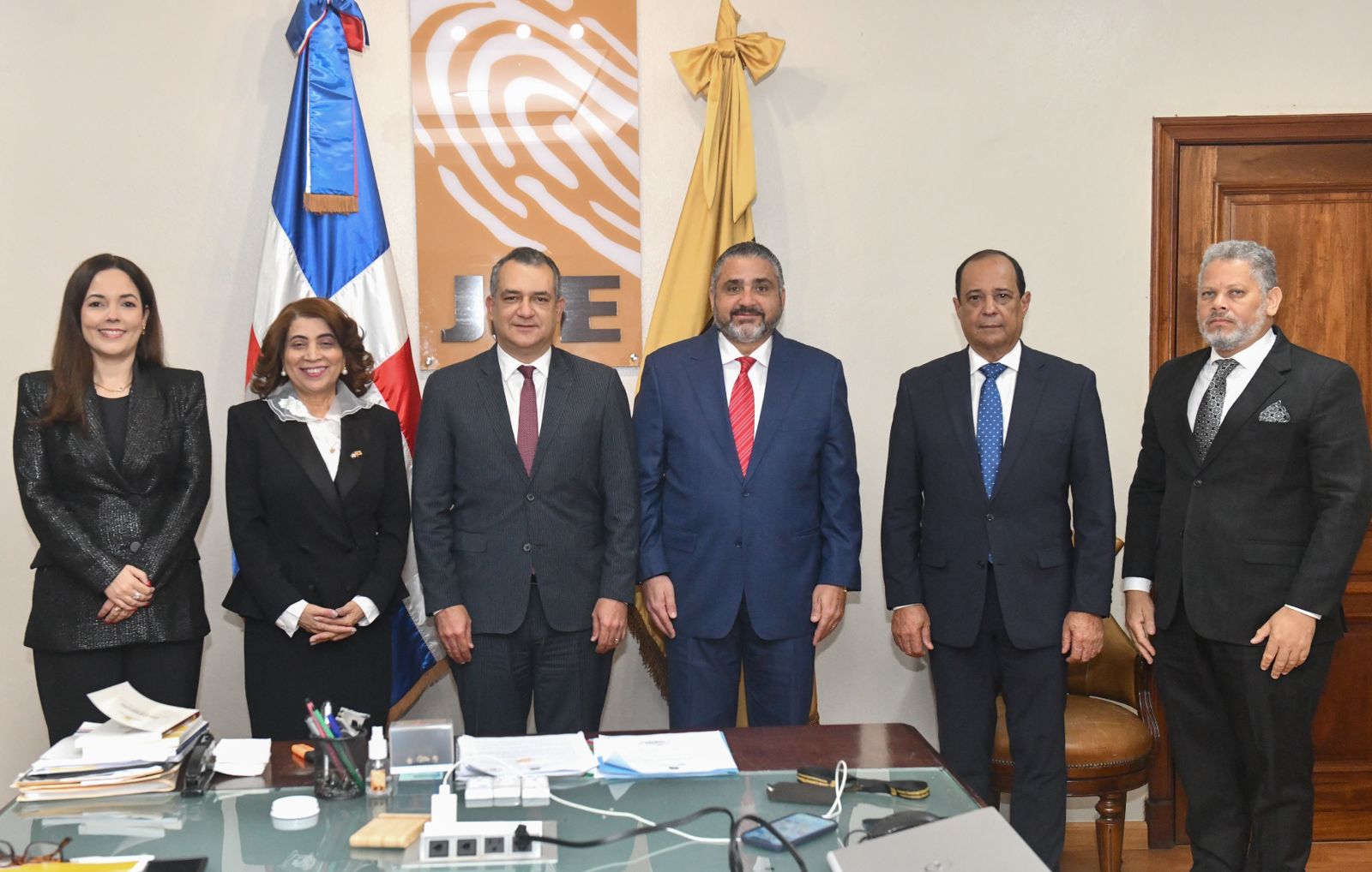 JCE inicia ruta de socialización para implementar el cambio de cédula de identidad y electoral