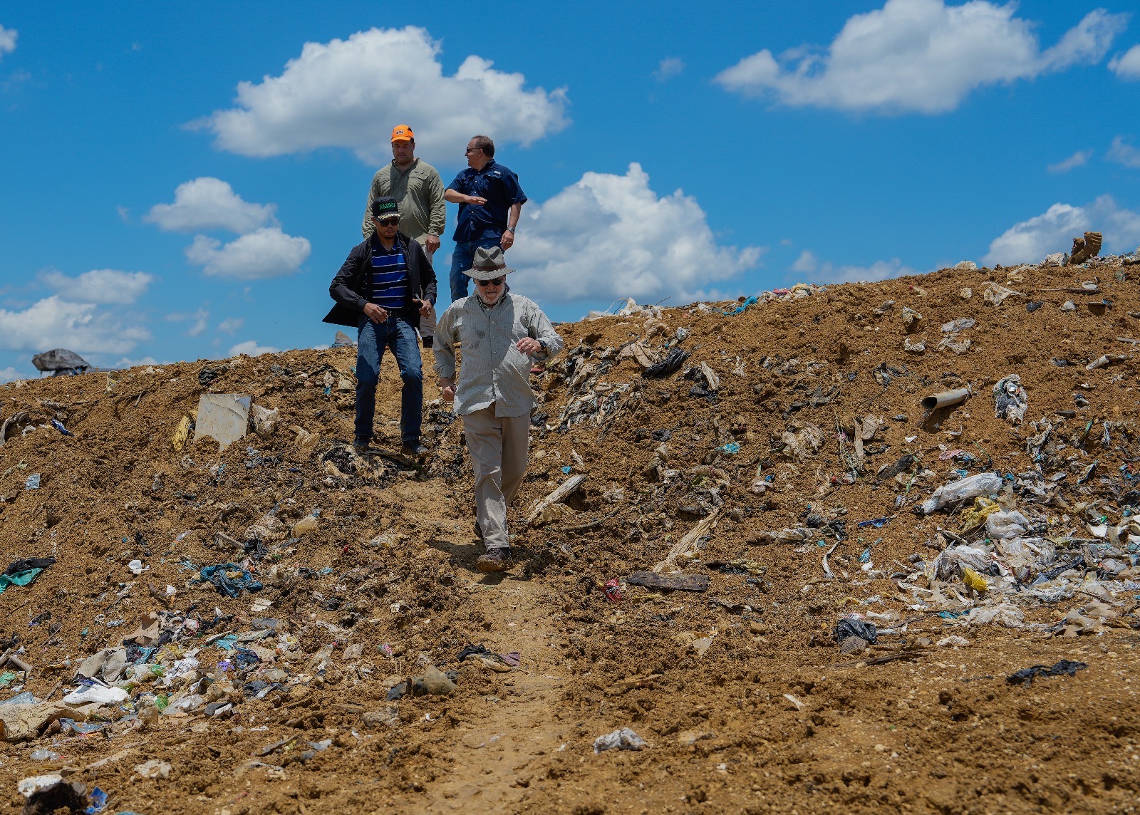 Cierre Definitivo del Vertedero de Duquesa Tomará Hasta Siete Años, Anuncia Ministro de Medio Ambiente