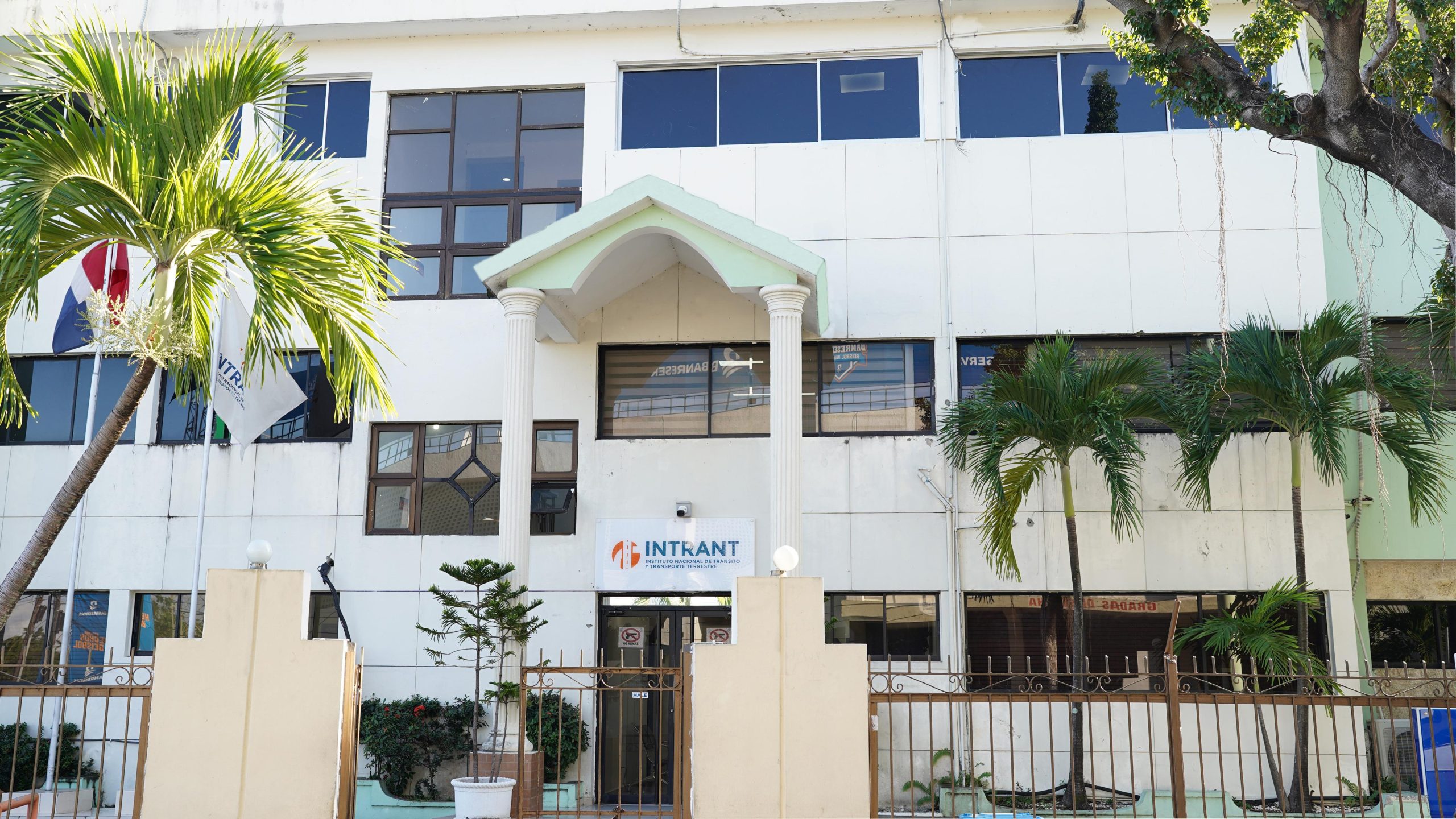 INTRANT y expertos internacionales trabajan en un estándar nacional de cascos protectores para motociclistas