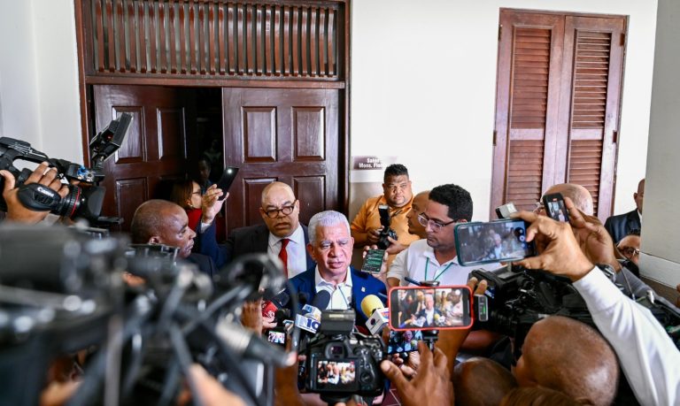 Senador Ricardo de los Santos Lidera Importante Diálogo para Resolver Conflicto entre Barrick Pueblo Viejo y Agricultores