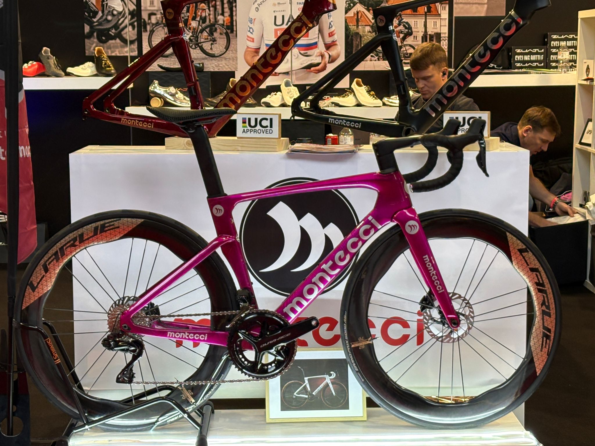 Montecci Bikes lleva el orgullo dominicano al mayor escenario del ciclismo en Europa: Velofollies 2025