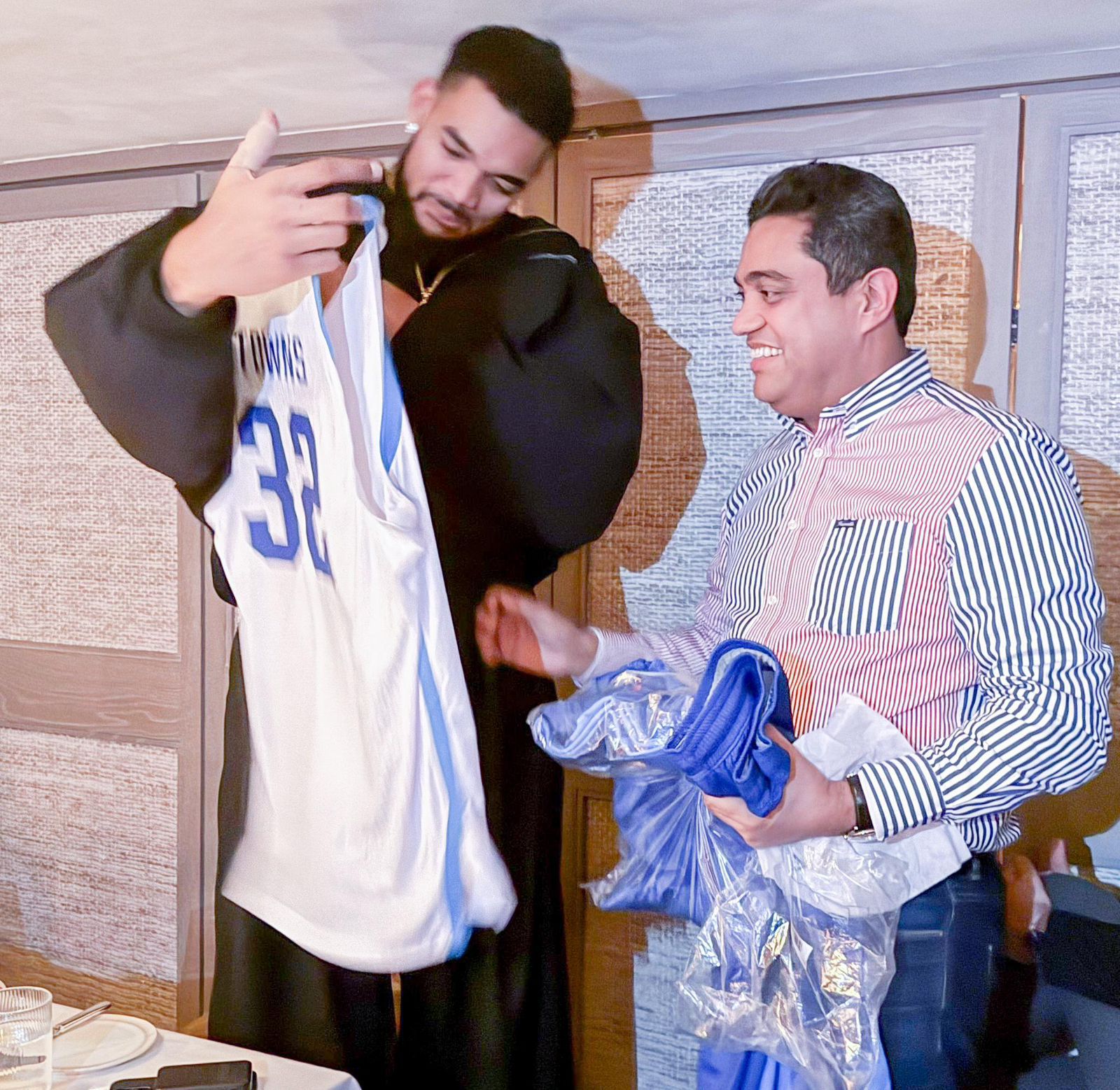 Kelvin Cruz y Karl Anthony Towns fortalecen lazos para impulsar el deporte en República Dominicana