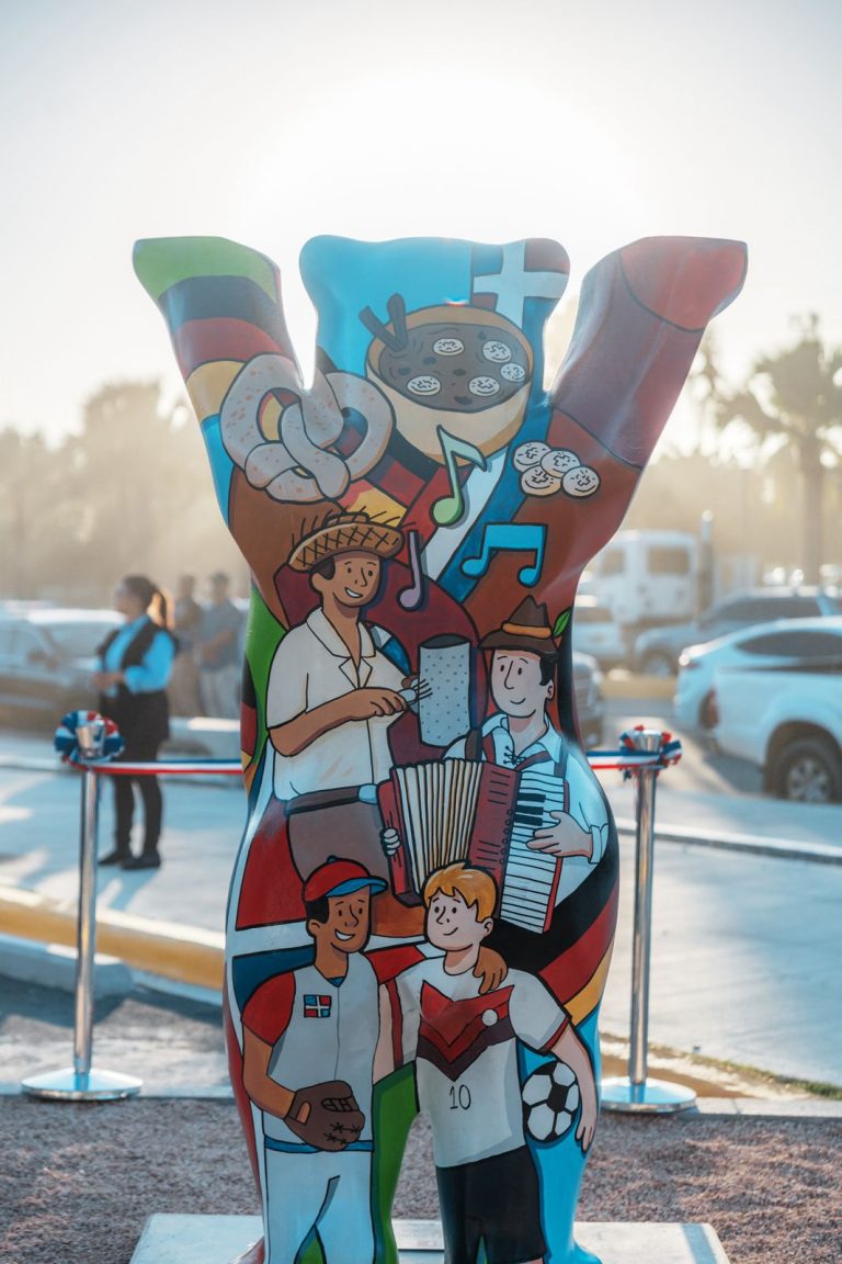 Un símbolo de amistad entre Alemania y República Dominicana decora el Malecón