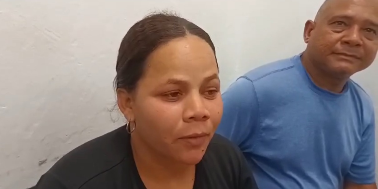 Mujer en Moca se disculpa tras agredir a agente de la DIGESETT durante la fiscalización