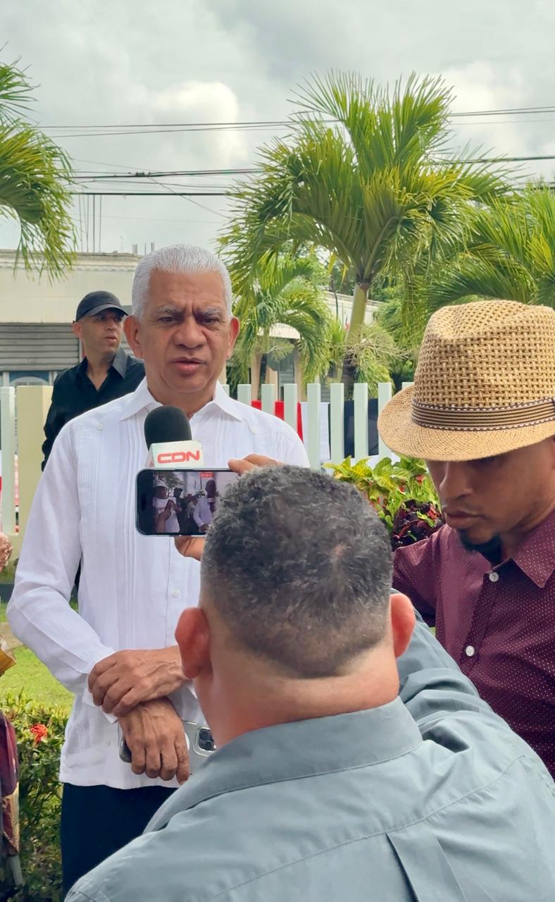 Senador Ricardo de los Santos llama a la conciliación y diálogo en conflicto entre comunidades y minera Pueblo Viejo