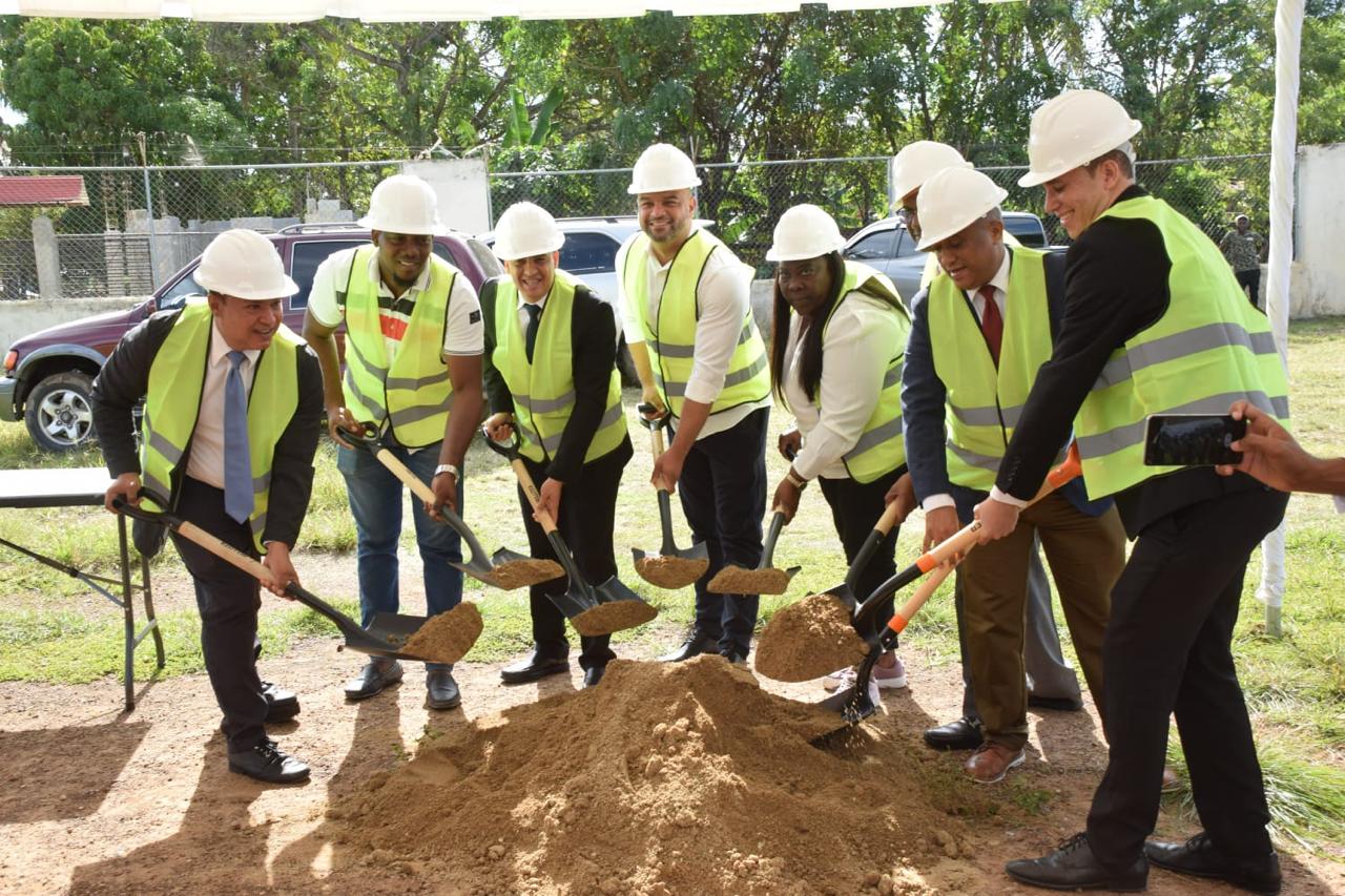 Inician construcción de capilla que transformará Punta de Villa Mella