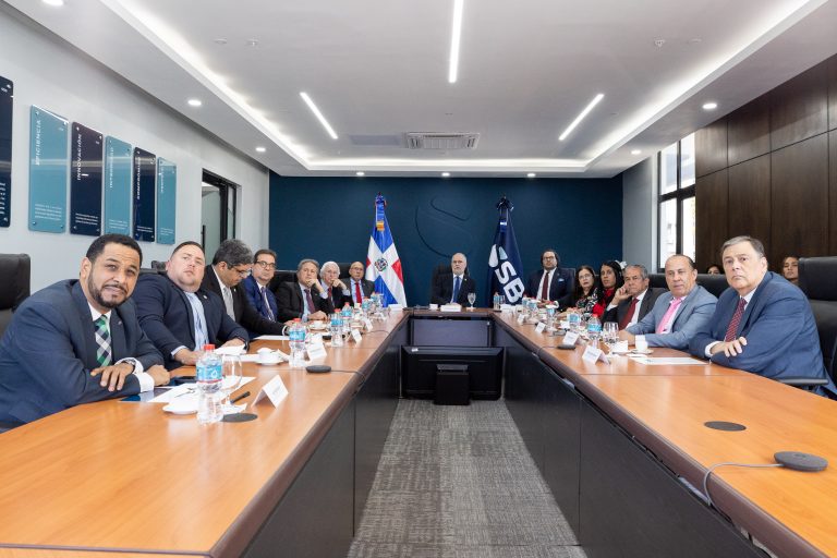 Superintendencia de Bancos presenta estrategias y resultados del sector financiero en 2024