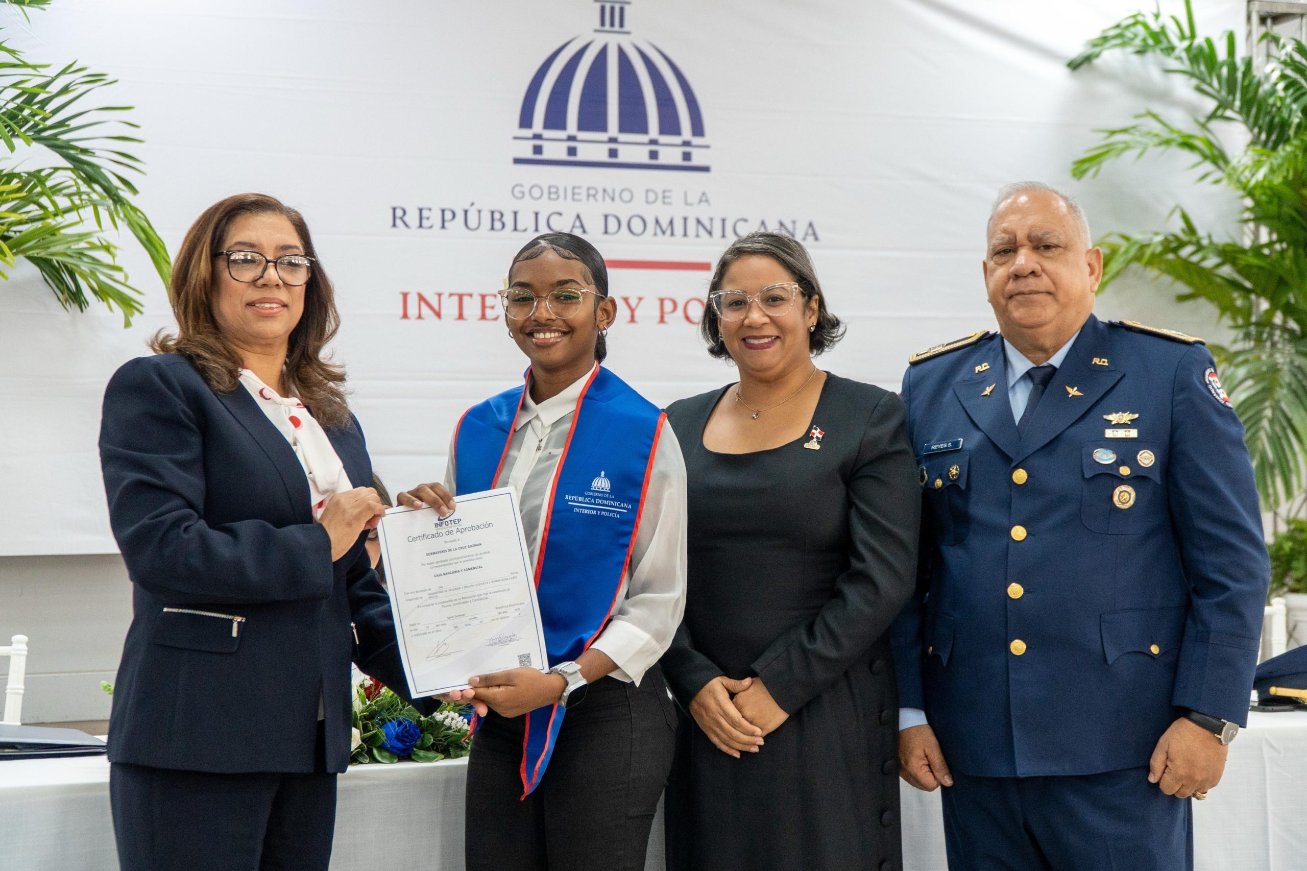 Ministerio de Interior y Policía gradúa a 722 nuevos técnicos para fortalecer la seguridad y el desarrollo comunitario