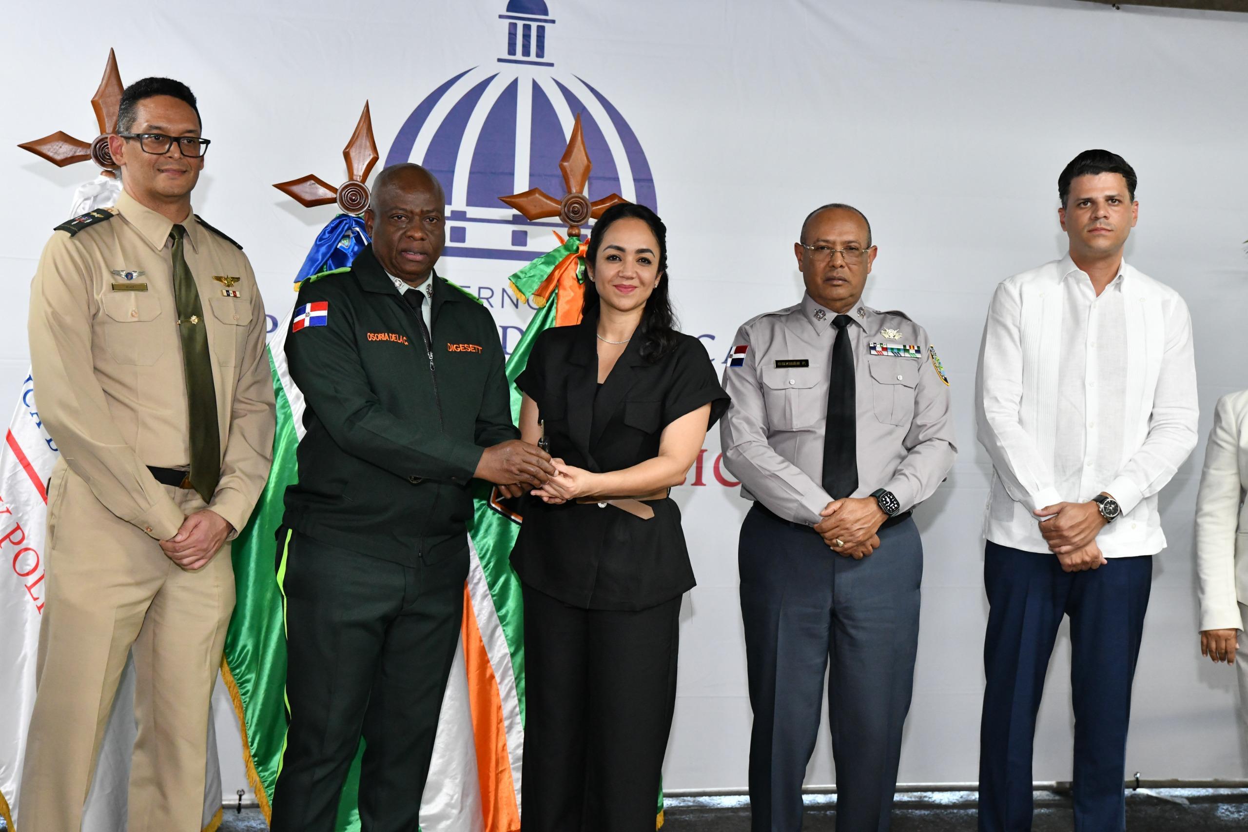 Ministra de Interior y Policía entrega de flotilla y tecnología a la DIGESETT