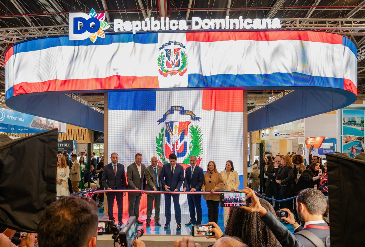David Collado estrena stand de RD en feria turística de ANATO