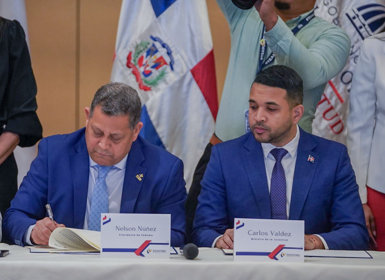 Fedomu y Ministerio de la Juventud firman acuerdo para fortalecer oportunidades en los municipios