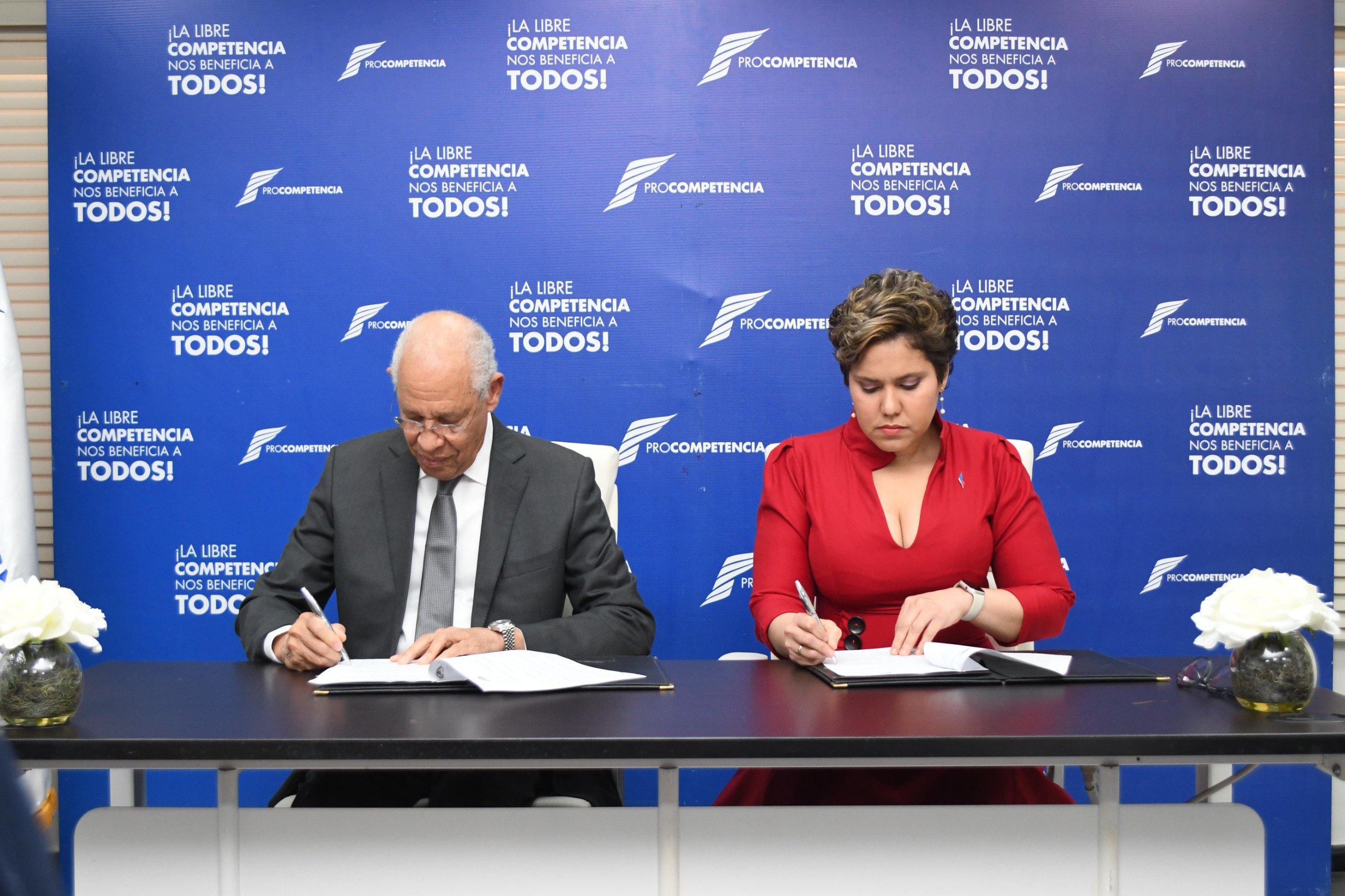 Pro-Competencia y el ITSC firman acuerdo para fortalecer la formación académica y técnica