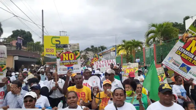 Multitudinaria protesta en Bonao exige la salida de Barrick Gold