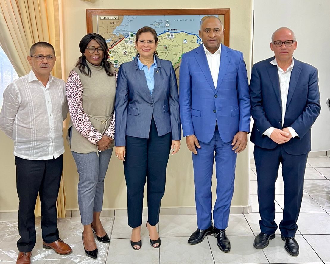 Senador Julito Fulcar y precandidata Ricxi Moncada dialogan sobre cooperativismo y economía social en Honduras