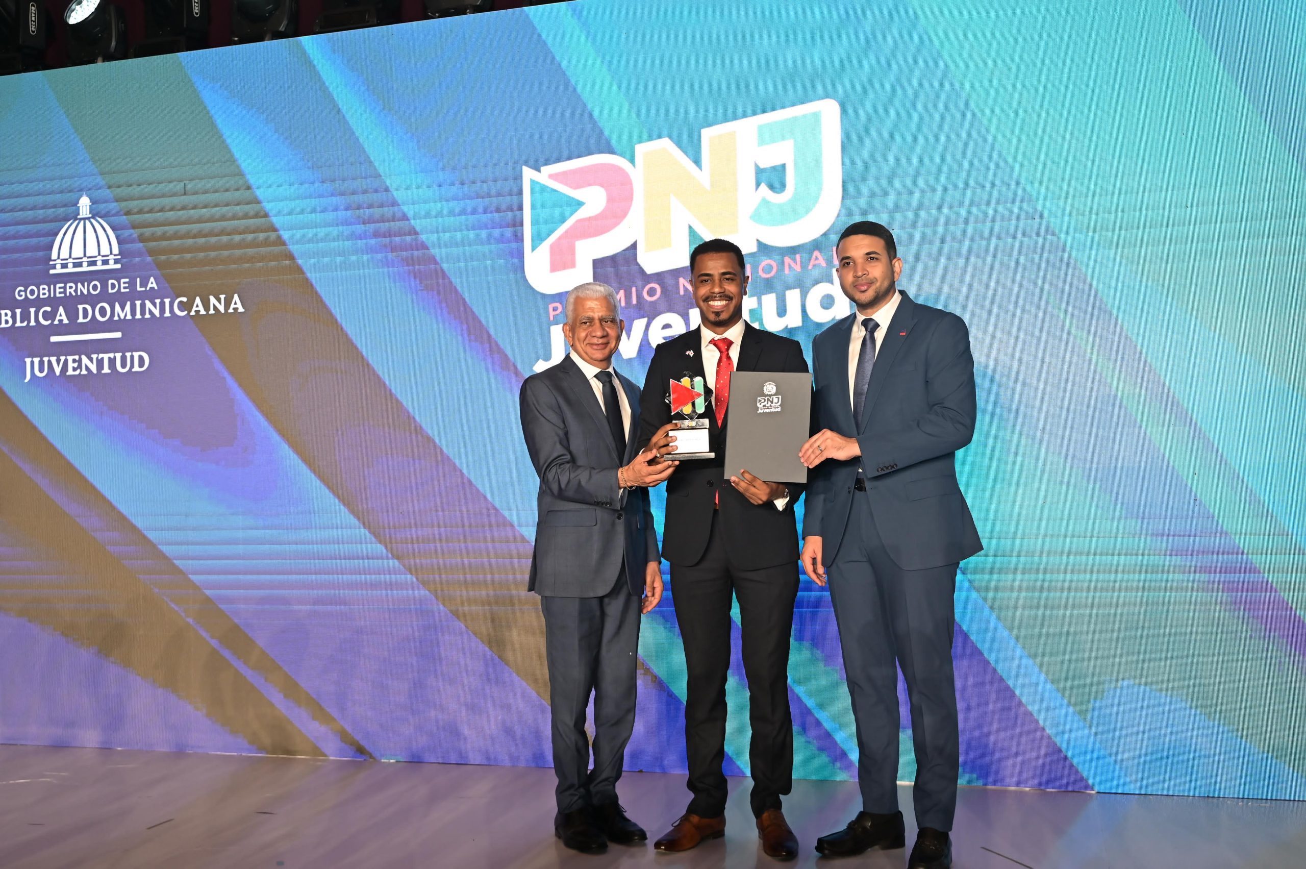 Ricardo de los Santos resalta el liderazgo juvenil en la XXV edición del Premio Nacional de la Juventud 2025