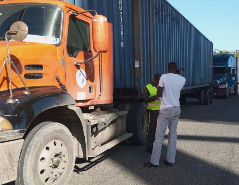 DIGESETT refuerza medidas de control para restringir el tránsito de vehículos pesados en el Malecón de Santo Domingo