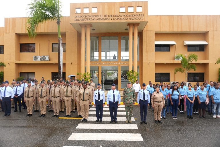Escuelas Vocacionales de las Fuerzas Armadas y la Policía Nacional Inician Ciclo Patriótico con Homenaje al General Juan Pablo Duarte