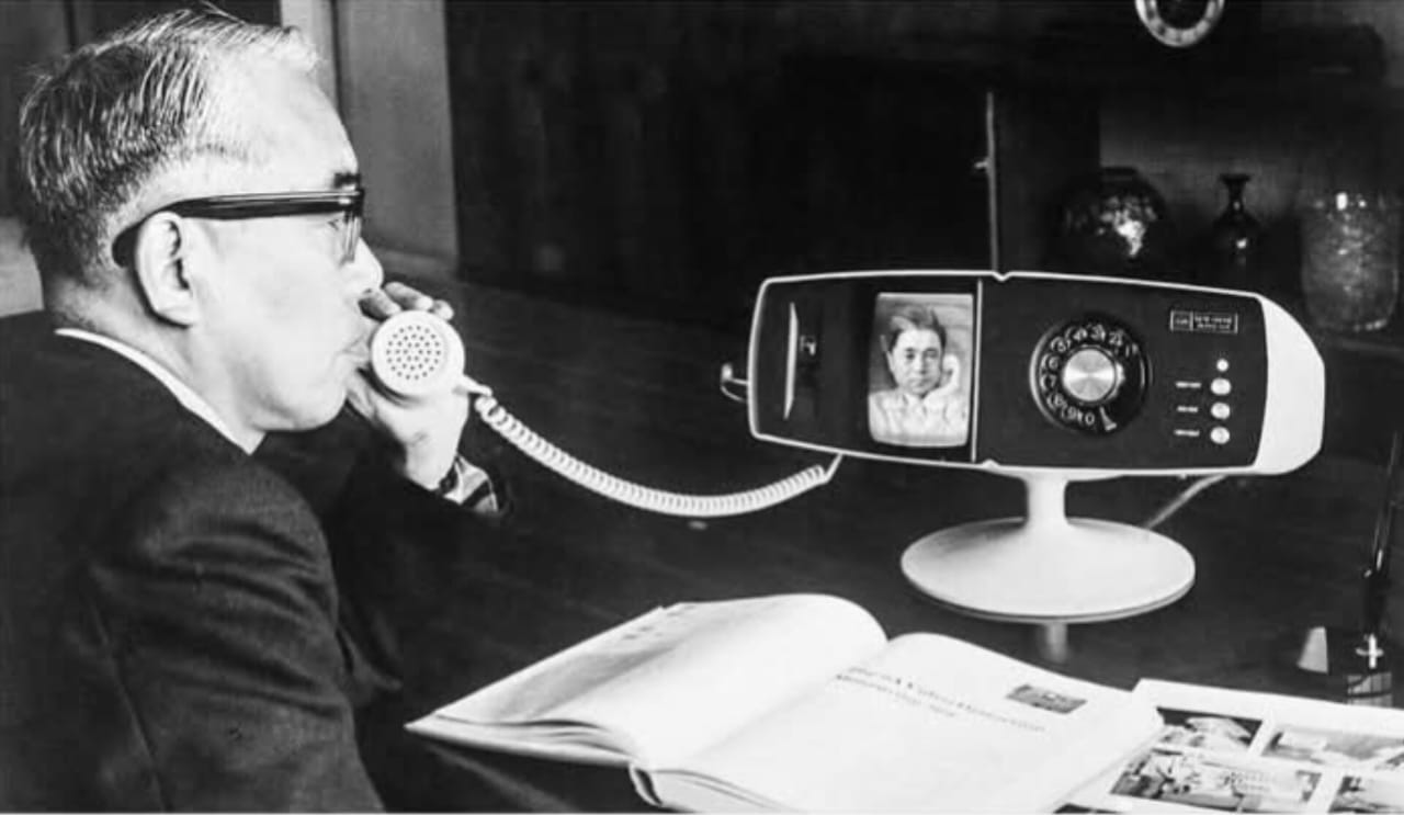 Del "Picturephone" al Zoom: Los Primeros Aparatos para Videollamadas en la Historia