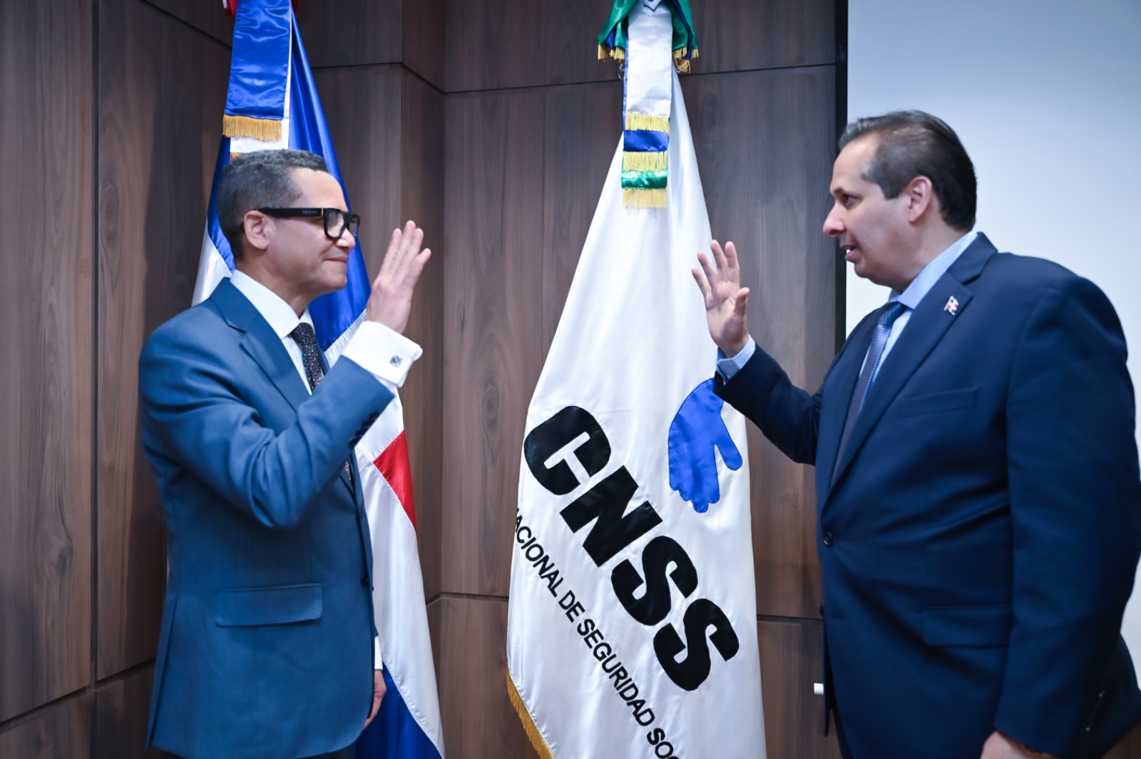 Eddy Olivares asume la presidencia del CNSS con el compromiso de fortalecer la seguridad social