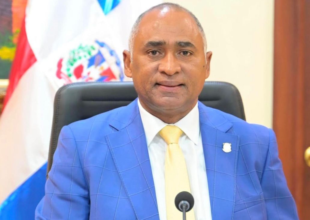 Senador Julito Fulcar respalda a la JCE y llama a respetar los tiempos electorales