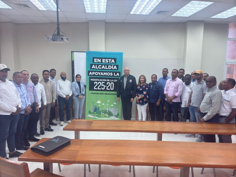 Alcaldes respaldan proyecto de Ley de Residuos Sólidos en la Región Enriquillo