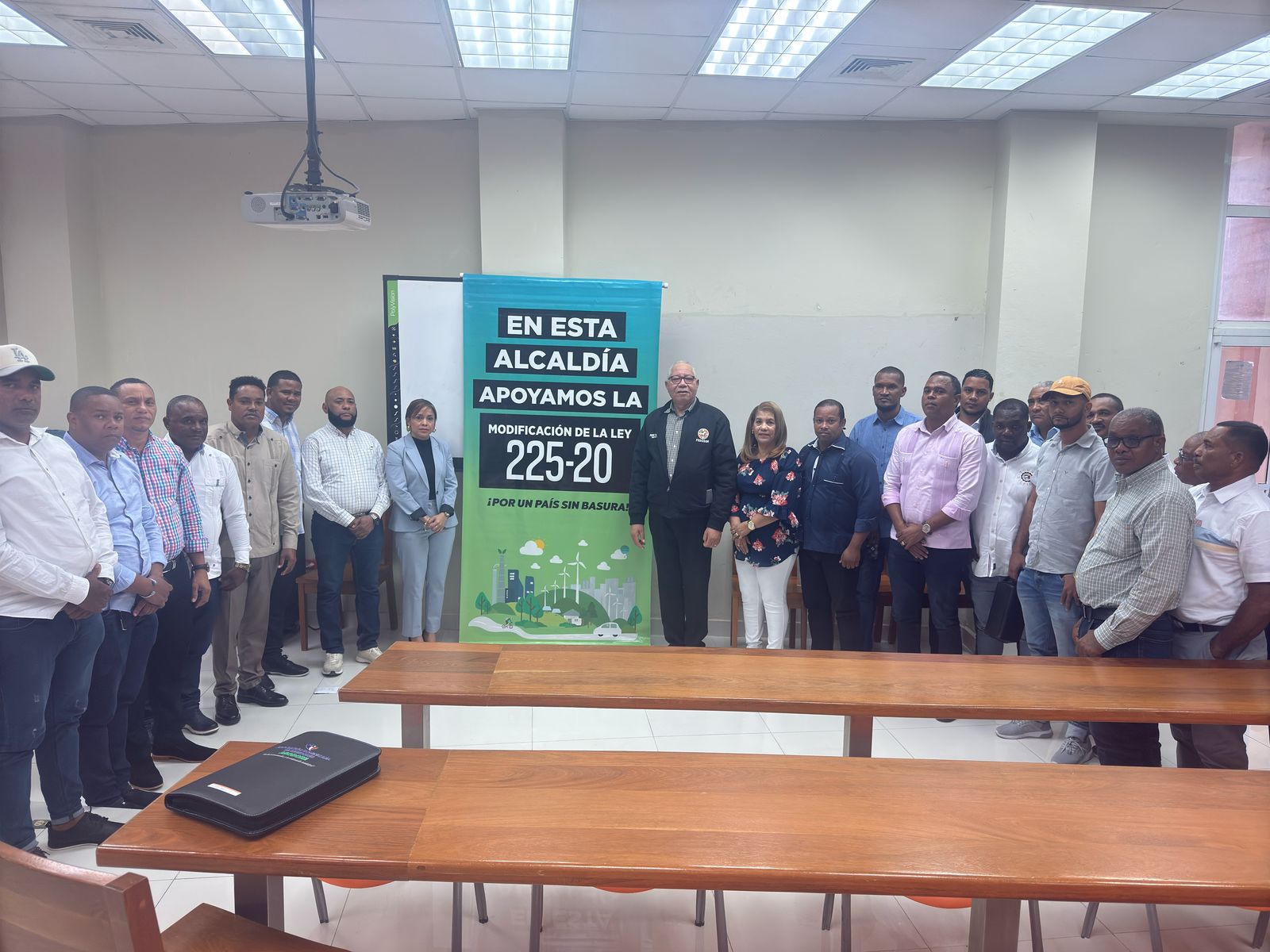 Alcaldes respaldan proyecto de Ley de Residuos Sólidos en la Región Enriquillo