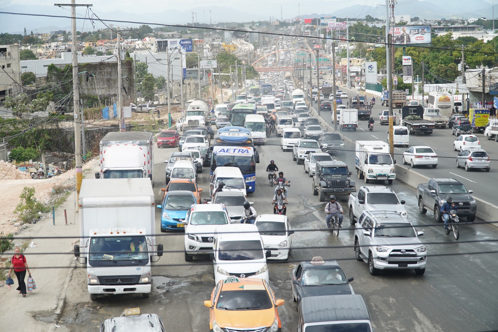 Construcción de Muros Jersey en la Autopista Duarte Genera Congestión: DIGESETT Activa Plan de Gestión Vial