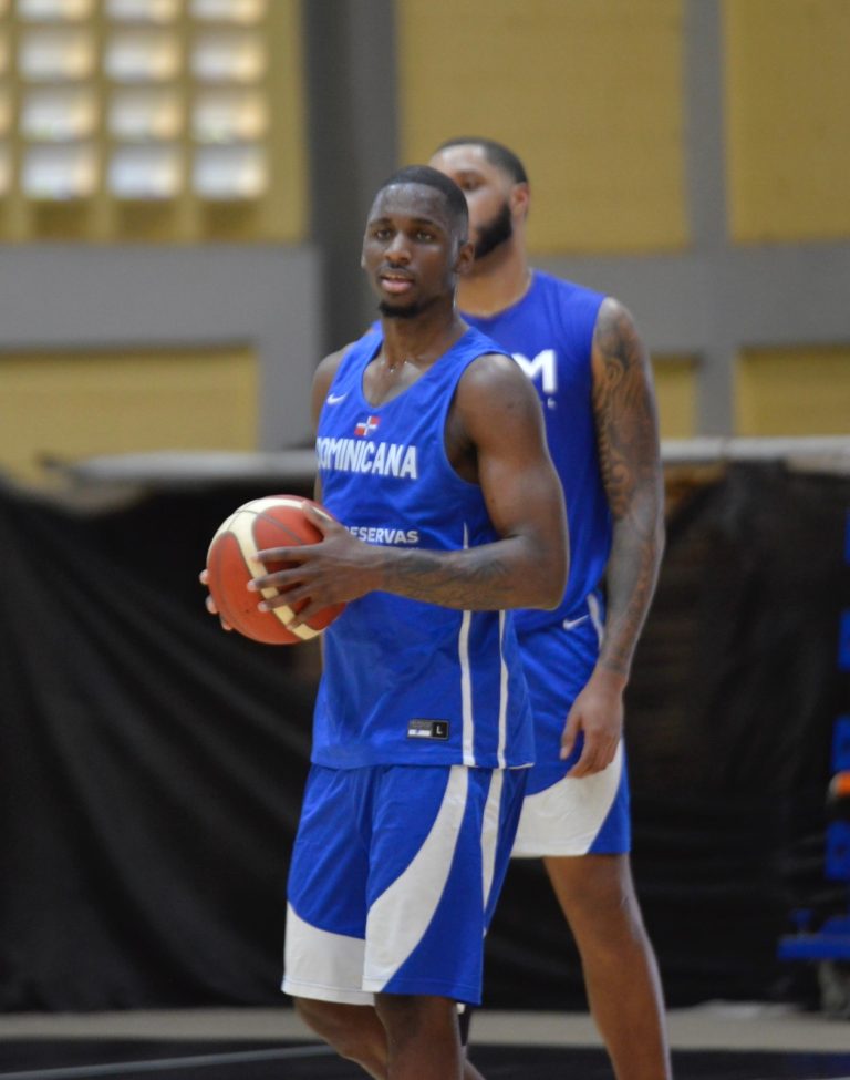 David Jones cumple su sueño de jugar con la selección mayor de baloncesto