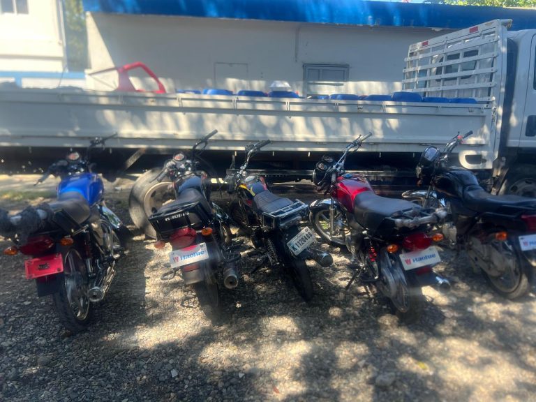 DIGESETT frustra carrera clandestina y detiene a nueve involucrados en la Autovía del Este