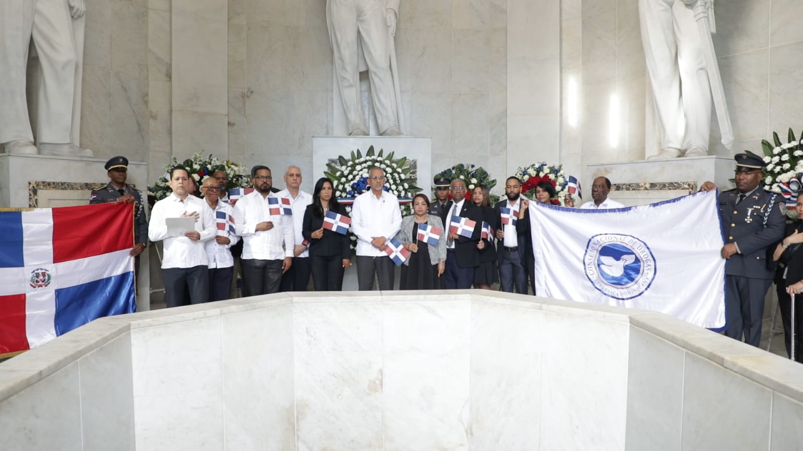 CND honra a los Padres de la Patria con ofrenda floral y reafirma su compromiso con la prevención