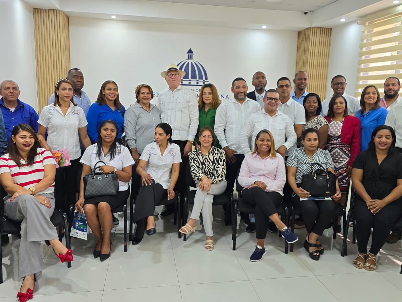 Alcaldes y líderes comunitarios del Este respaldan Ley de Gestión de Residuos Sólidos 225-20