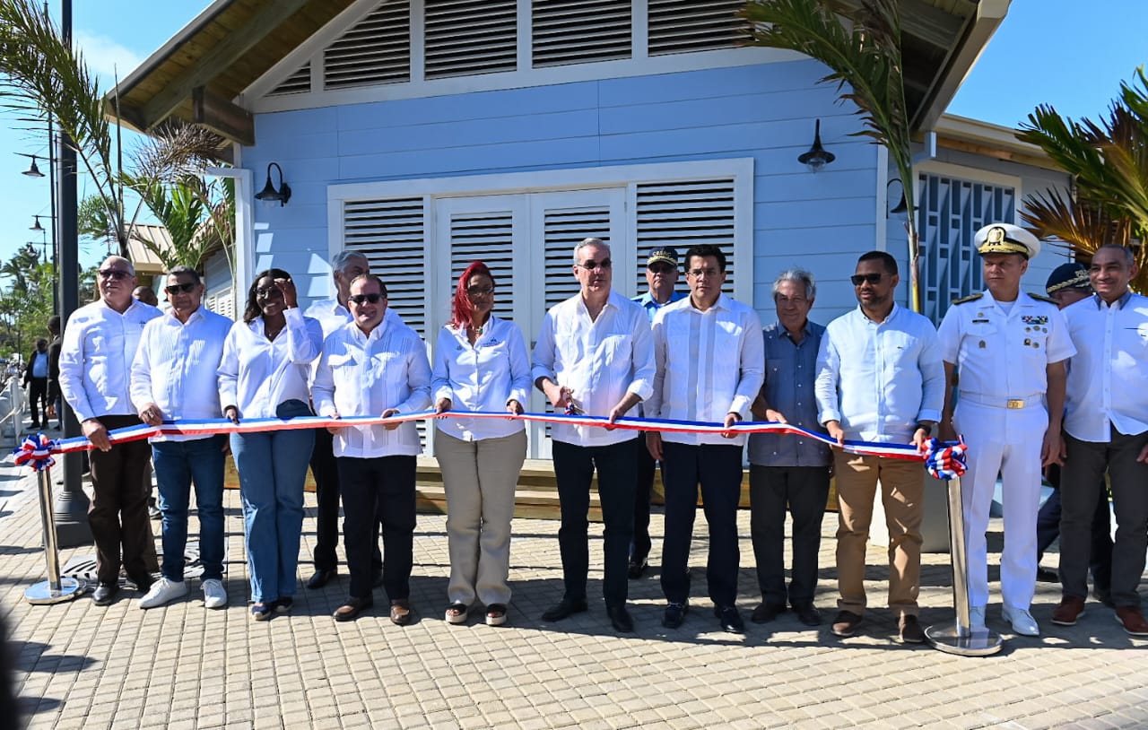 Remodelada Plaza del Pueblo de los Pescadores en Las Terrenas abre sus puertas tras una inversión de 290 millones de pesos