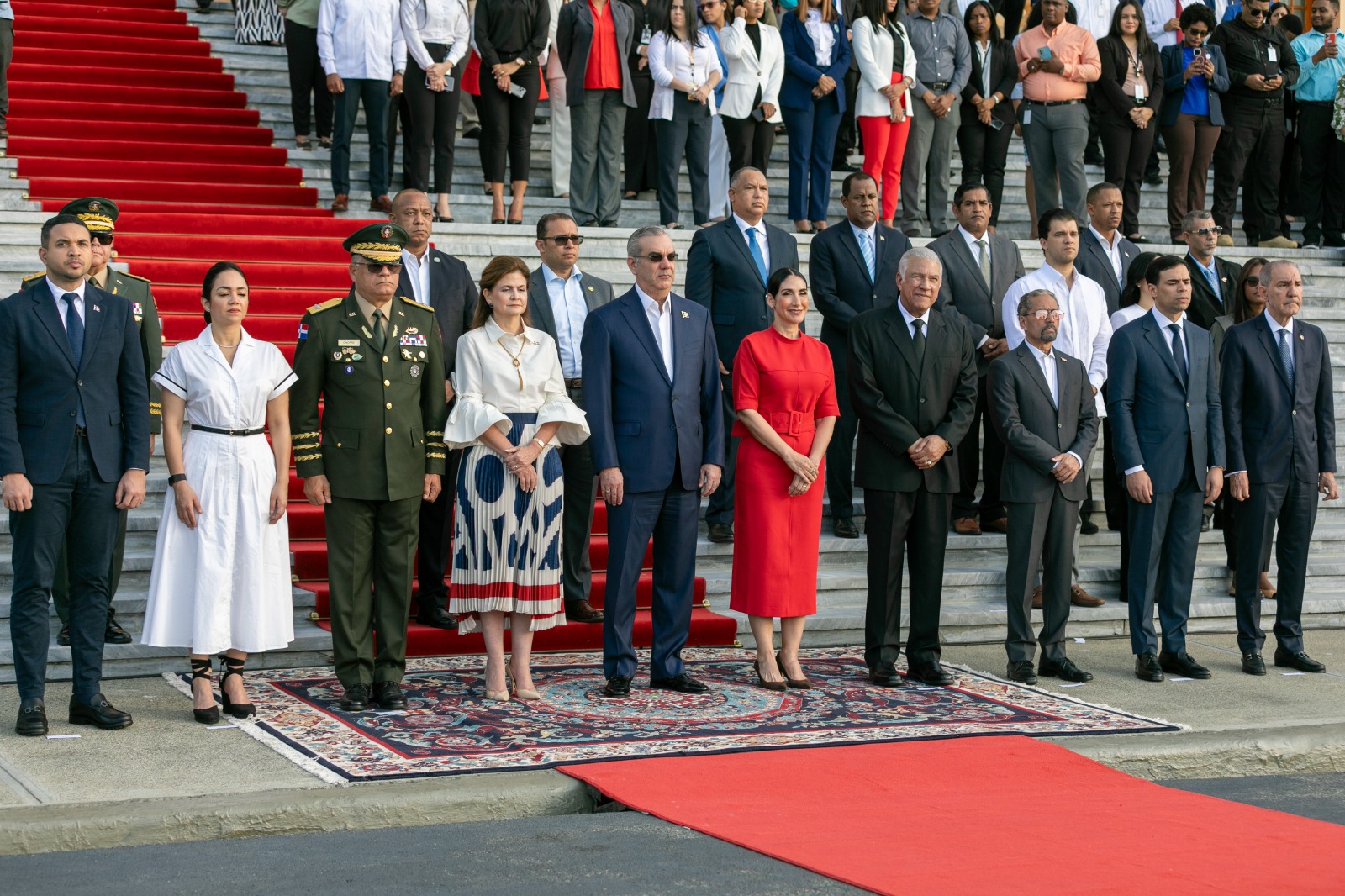 Abinader encabeza solemne homenaje a la Bandera Nacional en el Palacio Nacional