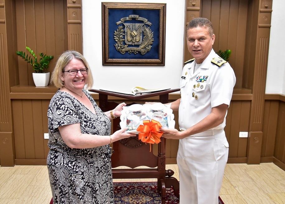 Armada Dominicana Recibe Visita Oficial de la Embajadora del Reino Unido