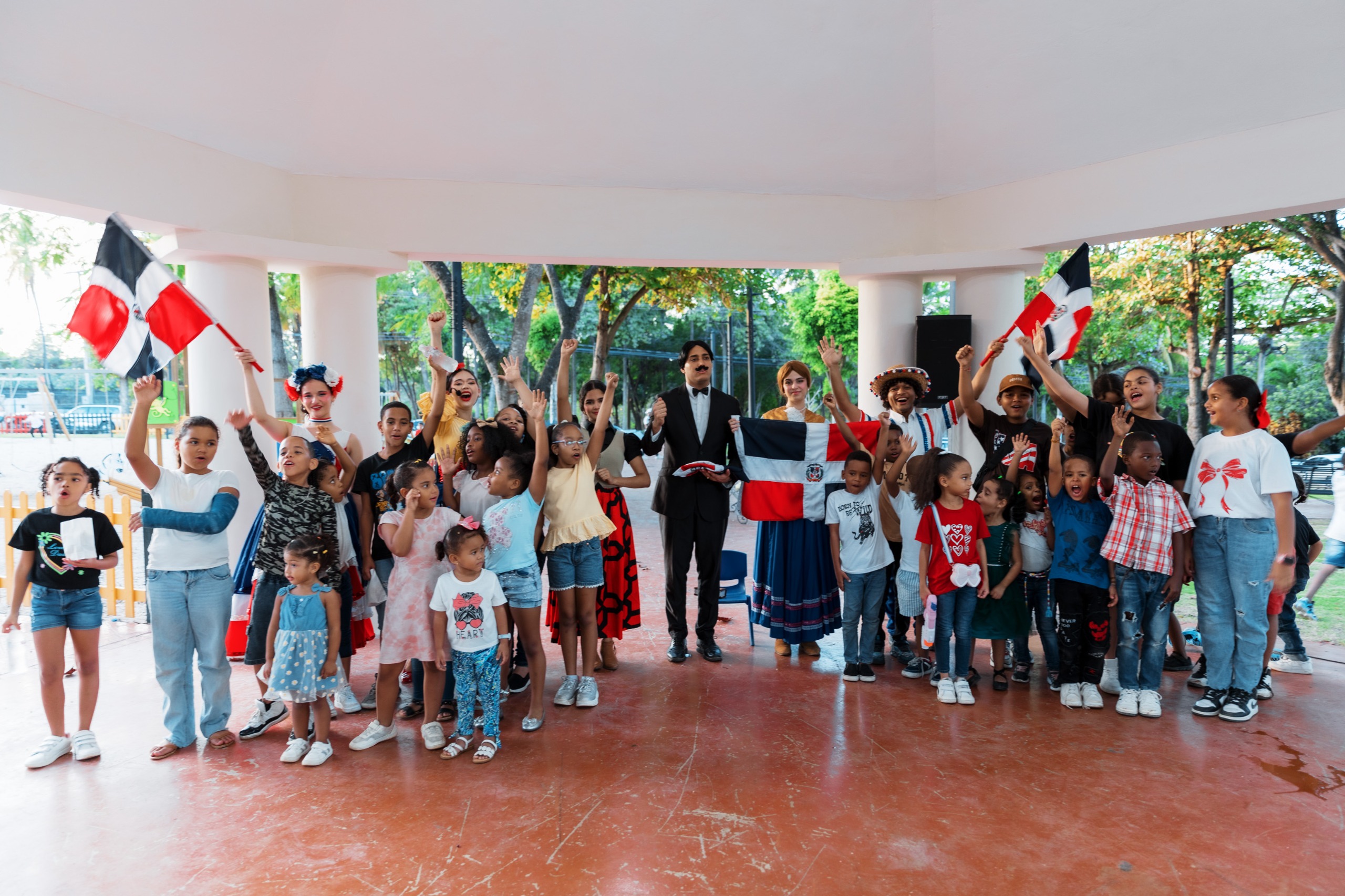 Santo Domingo se viste de patria: Alcaldía embellece el Malecón y lleva la historia a los parques