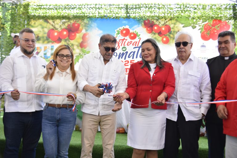 Arranca con Éxito el Tercer Festival del Tomate en Azua con Producción Récord de 5 Millones de Quintales