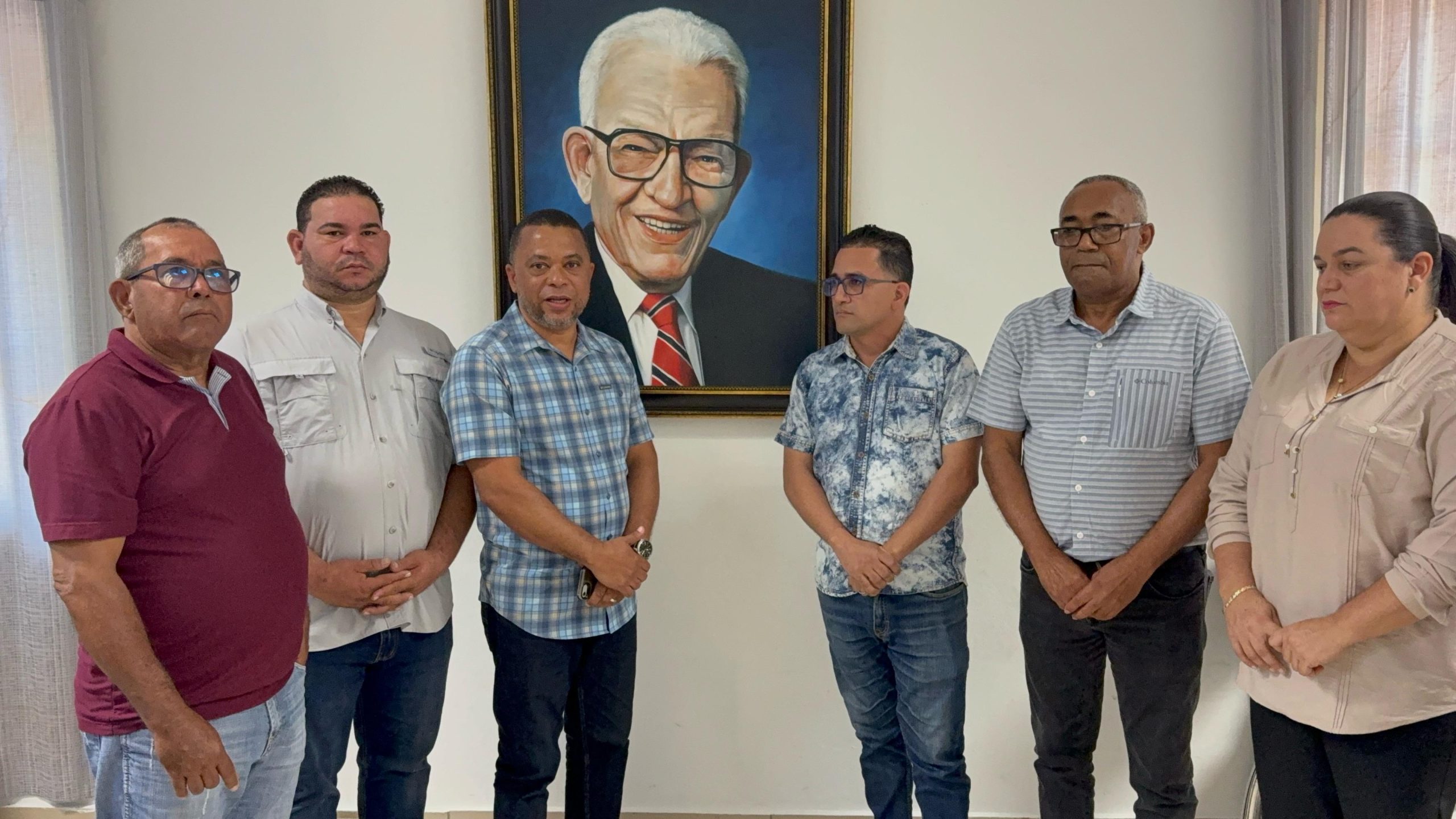 PLD Celebra Reposición del Retrato de Juan Bosch en la Gobernación de Santiago Rodríguez