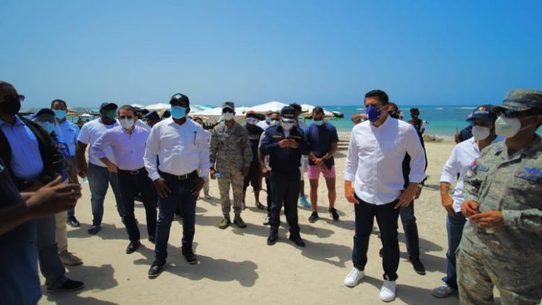 Ministro de Turismo anuncia intervención urgente en Playa de Boca Chica