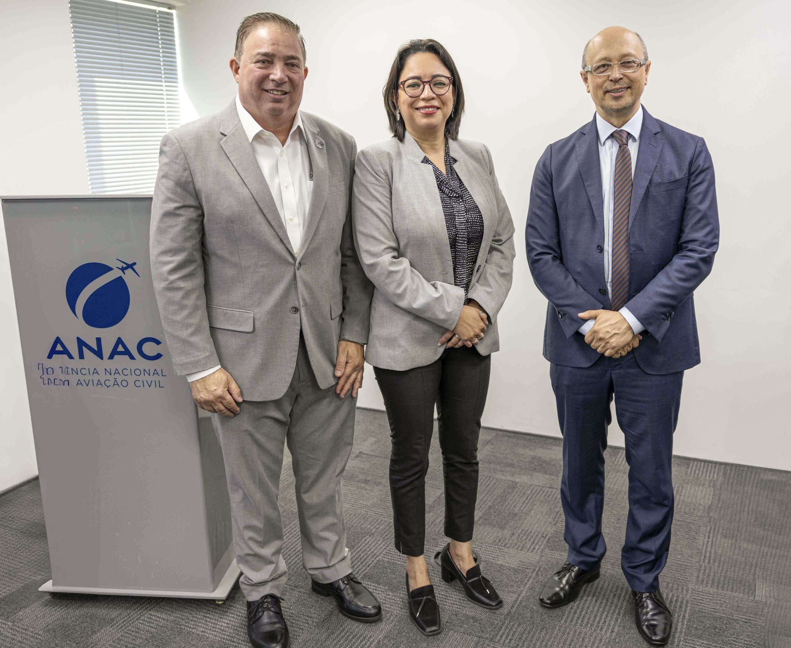 Héctor Porcella Representa a RD en Importante Reunión de Aviación Civil en Brasil