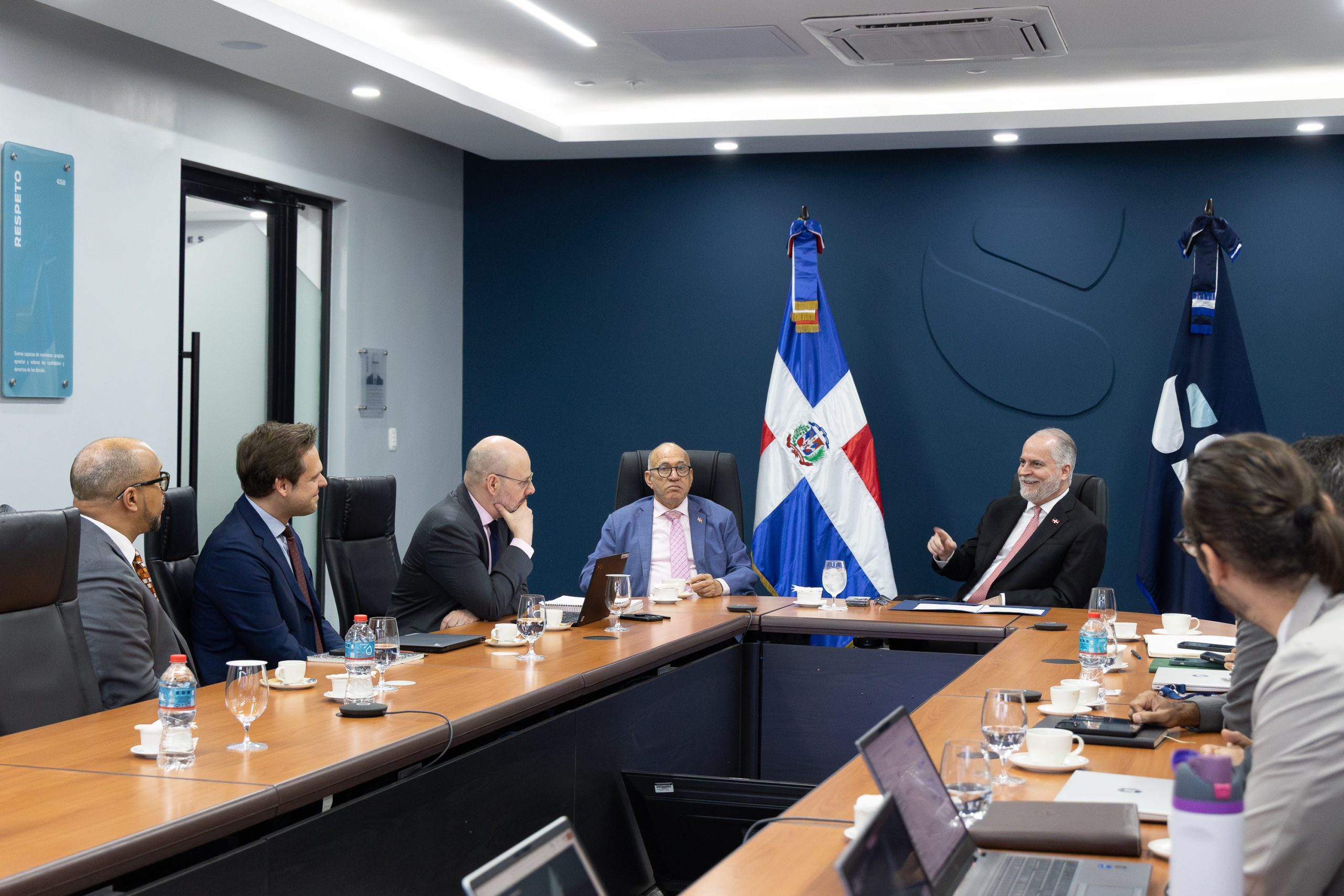 Superintendencia de Bancos Presenta Estabilidad del Sistema Financiero a Misión del FMI