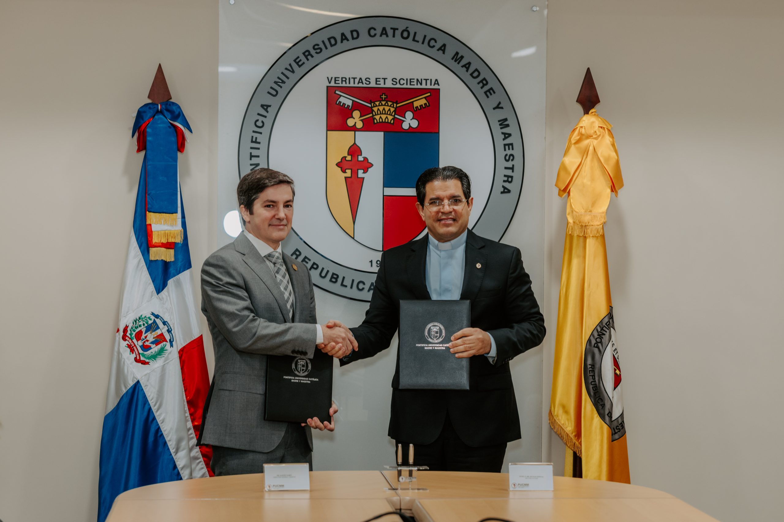 Pucmm y Cemdoe se unen para fortalecer la formación en el sector salud